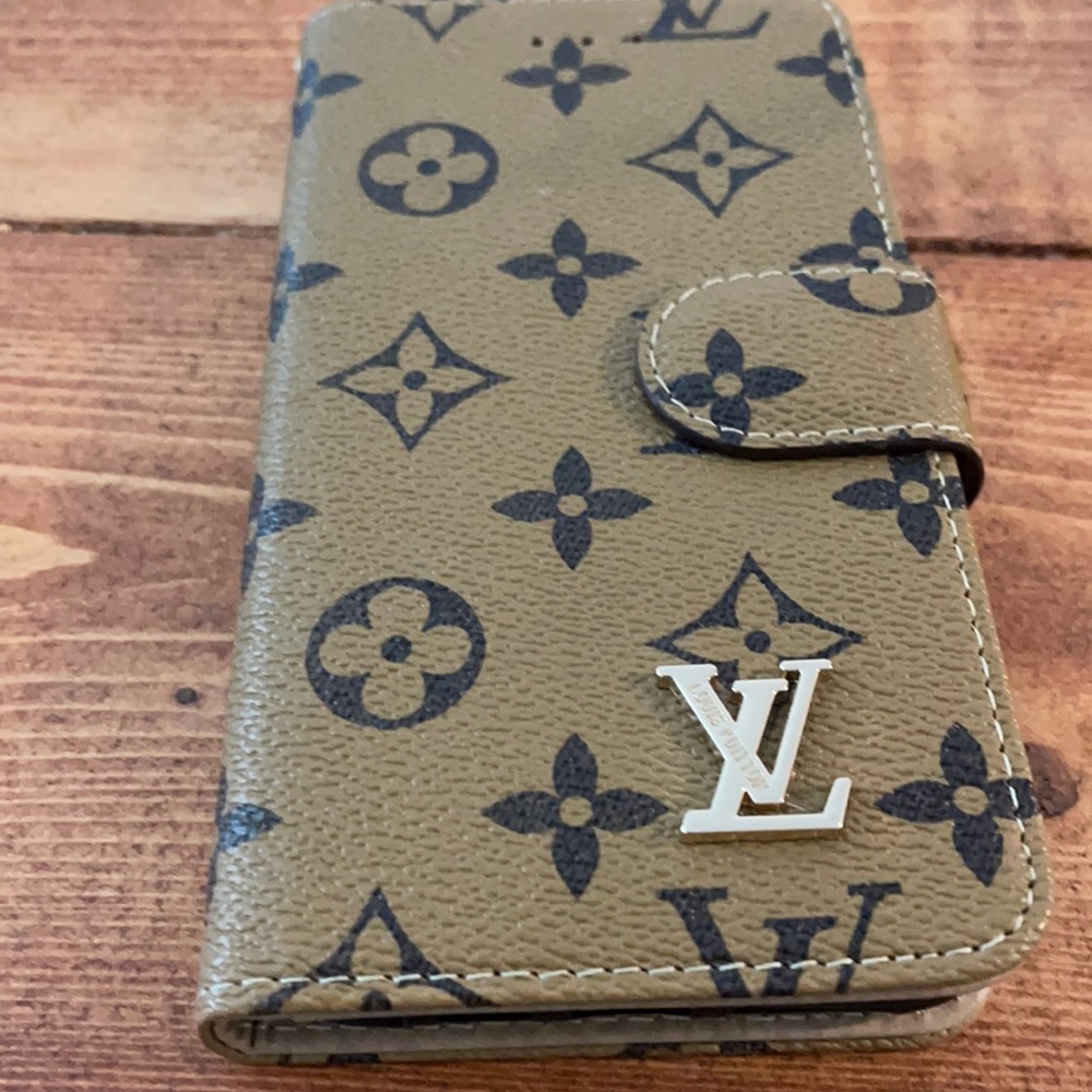 Louis Vuitton iPhone 11 Pro Max wallet case